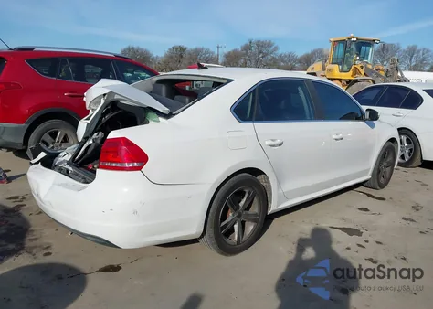 2013 Volkswagen Passat 2.5L Se z USA, uszkodzony, nr VIN 1VWBP7A30DC080200